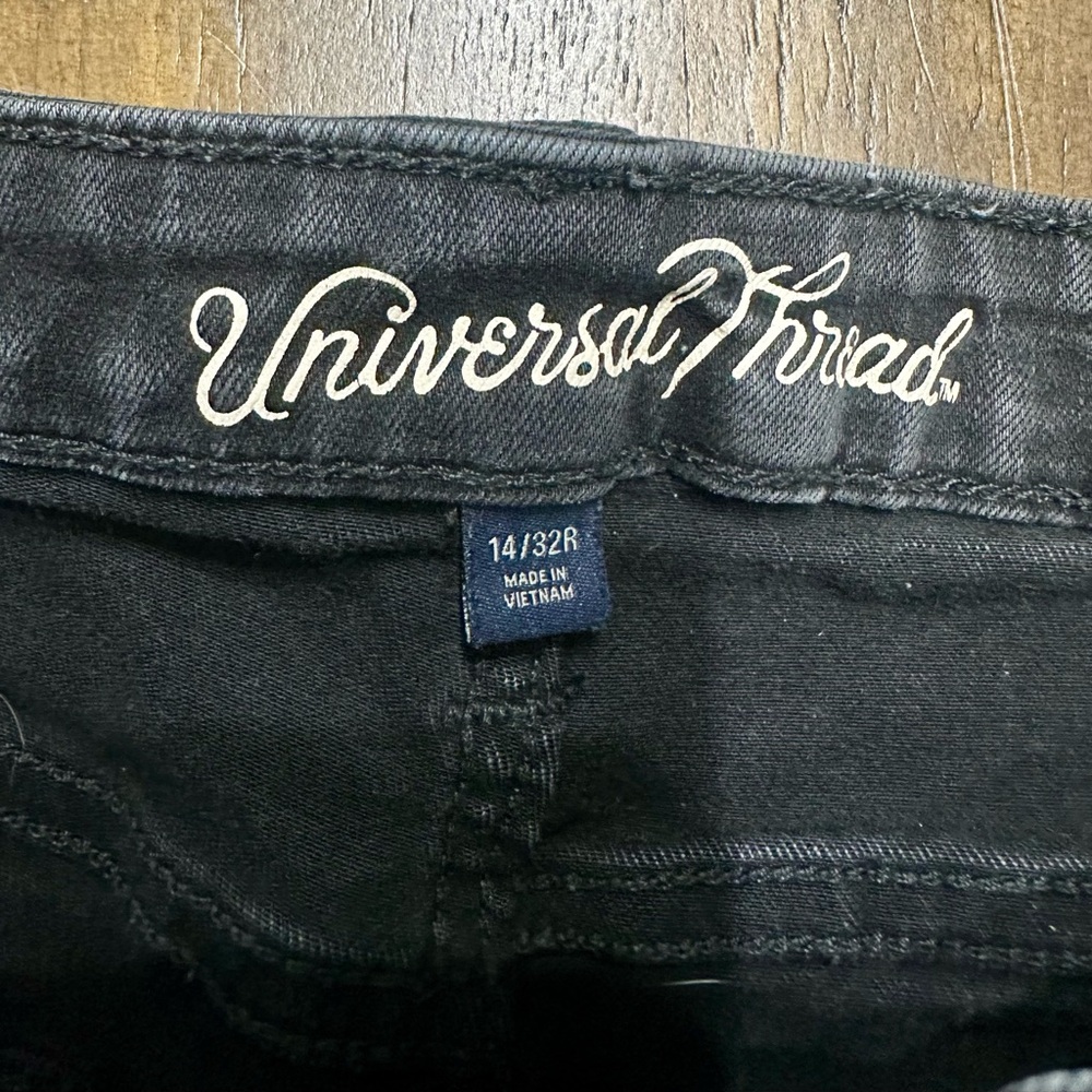 Universal Thread High Rise Skinny Jeans Black Distressed Raw Hem‎ Size 14/32R - Picture 4 of 5